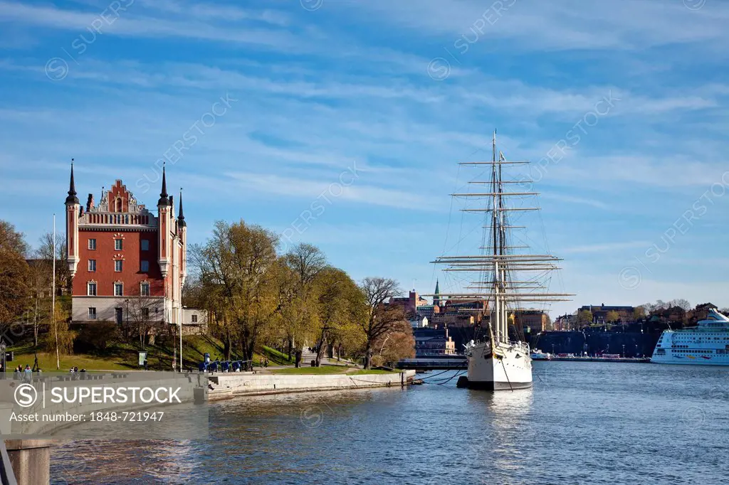View of the island of Skeppsholmen with the Af Chapman youth hostel ship, Stockholm, Sweden, Scandinavia, Europe