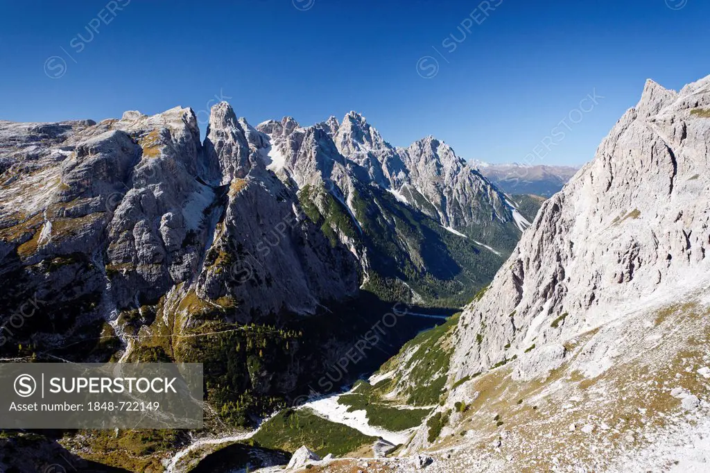 On the Alpinisteig climbing trail, Mt. Einser ahead, Dreischusterspitze peak in the back, Sexten, South Tyrol, Dolomites, South Tyrol, Italy, Europe