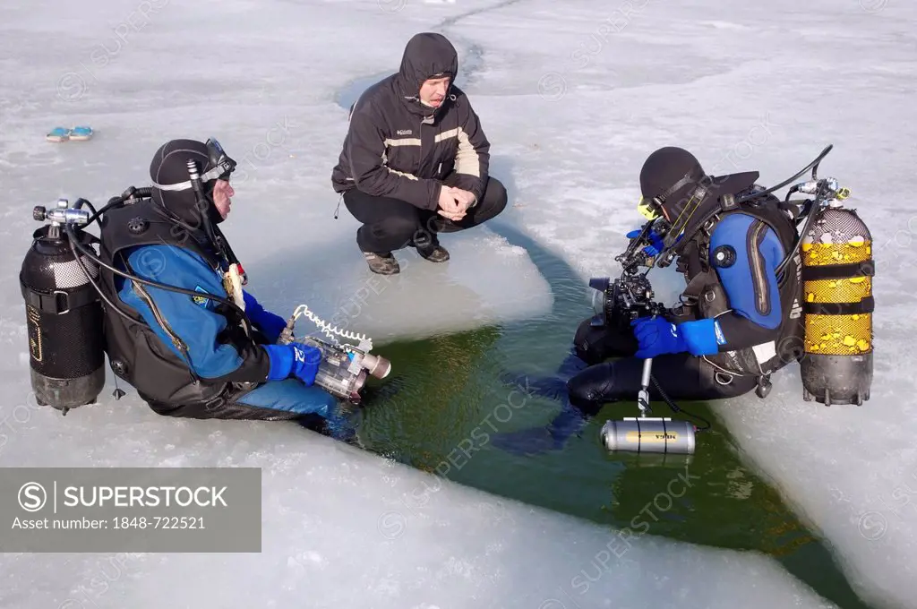 Preparations for subglacial diving, ice diving in the frozen Black Sea, a rare phenomenon which last occured in 1977, Odessa, Ukraine, Eastern Europe