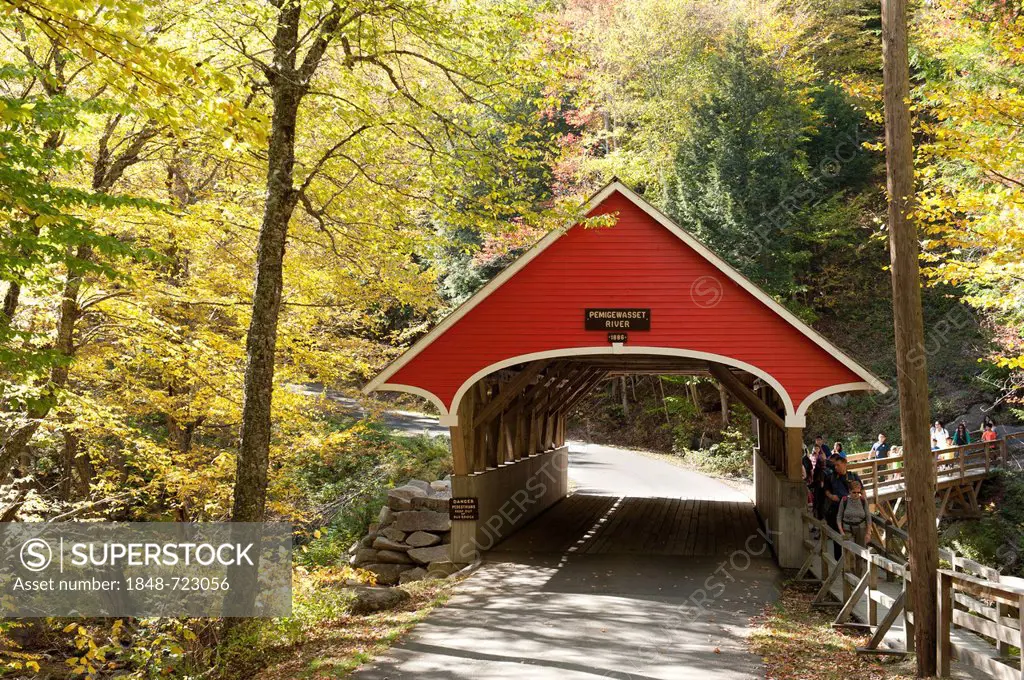 Red covered bridge over the Pemigewasset River, The Flume, Franconia Notch State Park, White Mountains National Forest, New Hampshire, New England, US...