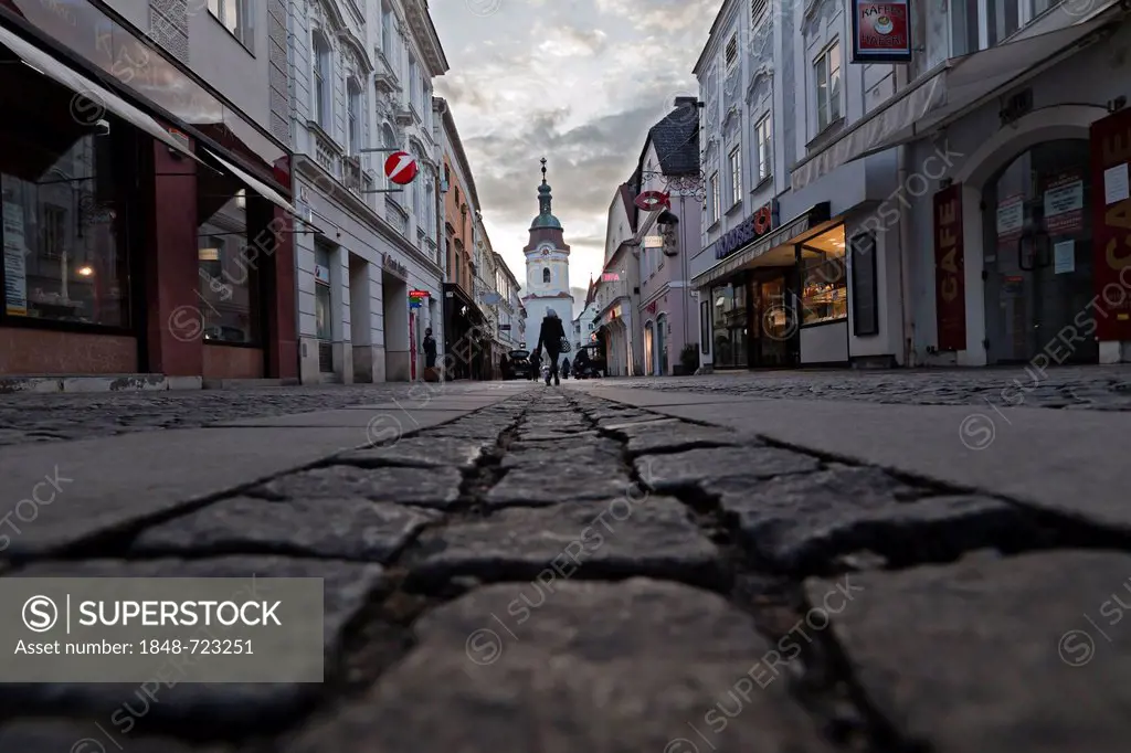 Cobbled street in the Landstrasse pedestrian zone, Krems, Wachau Region, Lower Austria, Austria, Europa