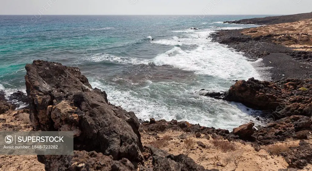 Rocky coast, Parque Natural de Corraleio, Fuerteventura, Canary Islands, Spain, Europe