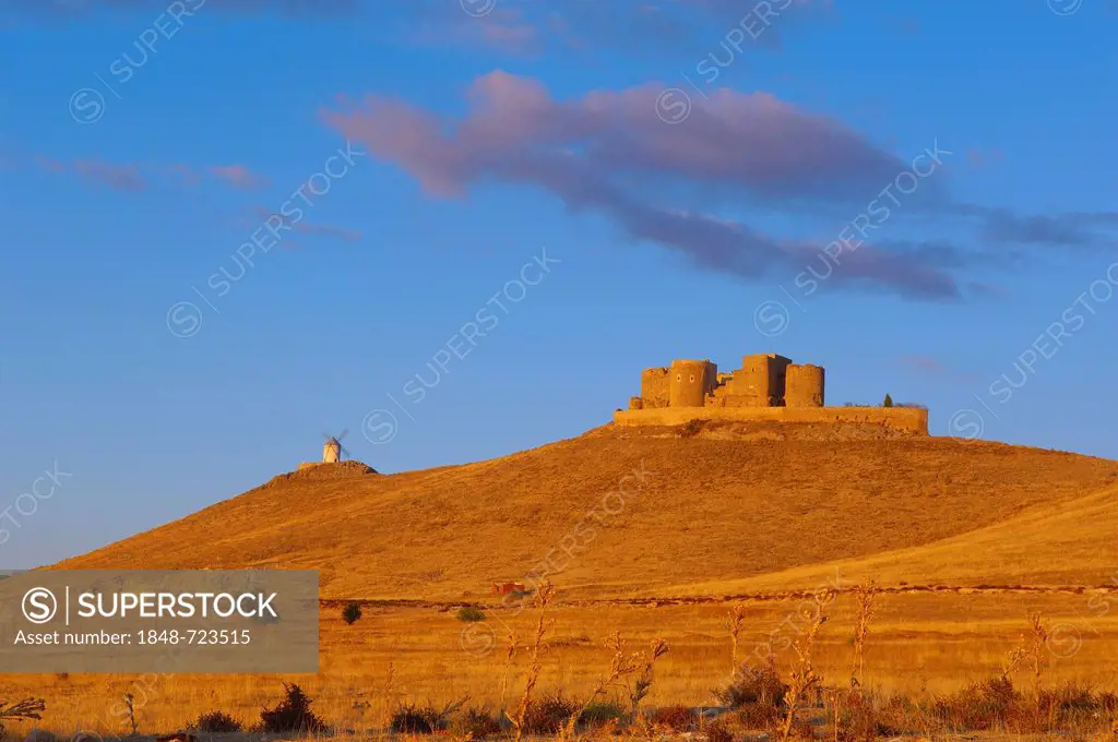 Windmill and Caballeros de San Juan de Jerusalen castle, Consuegra, Toledo province, Route of Don Quixote, Castilla-La Mancha, Spain, Europe