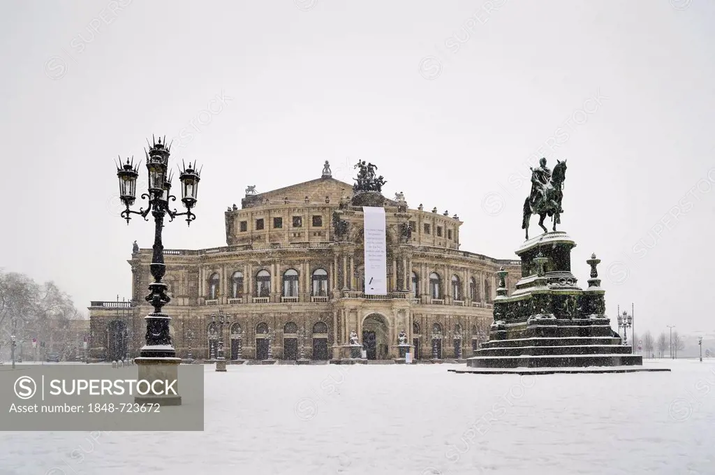 Semperoper Opera House in snow, Dresden, Saxony, Germany, Europe, PublicGround