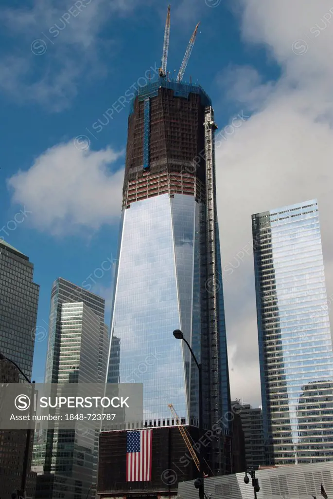 High-rise construction site, construction of the skyscraper, One World Trade Center, Freedom Tower, American flag, 9-11 Memorial, Ground Zero, New Yor...