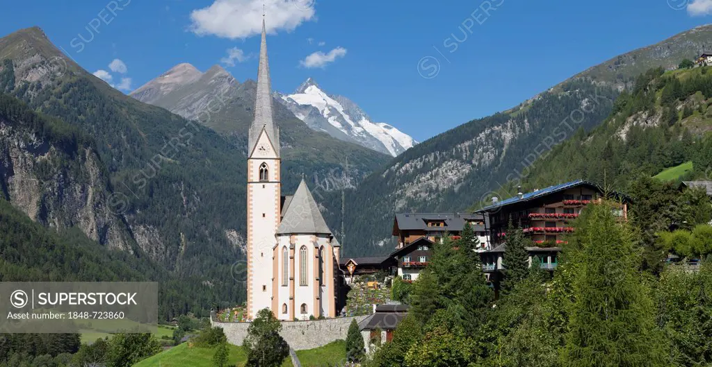 Community of Heiligenblut with the pilgrimage church of St. Vinzenz, Carinthia, Austria, Europe