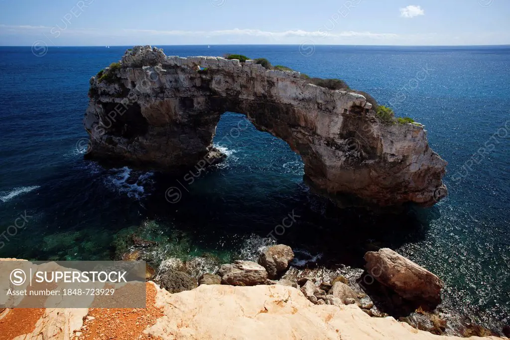 Rock arch, Cala Santanyi, southeast coast, Majorca, Balearic Islands, Spain, Europe
