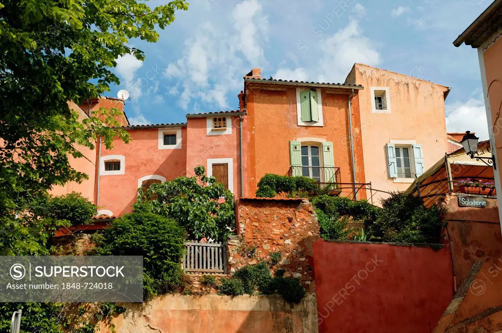 Village of Roussillon, Luberon, Provence, Vaucluse, France, Europe