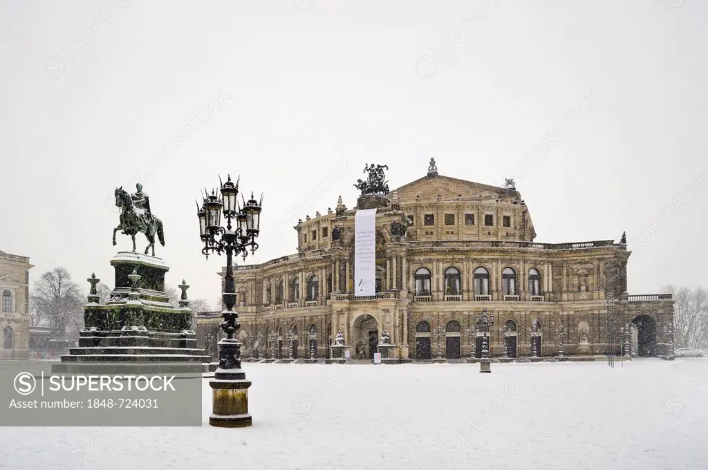 Semperoper Opera House in snow, Dresden, Saxony, Germany, Europe, PublicGround