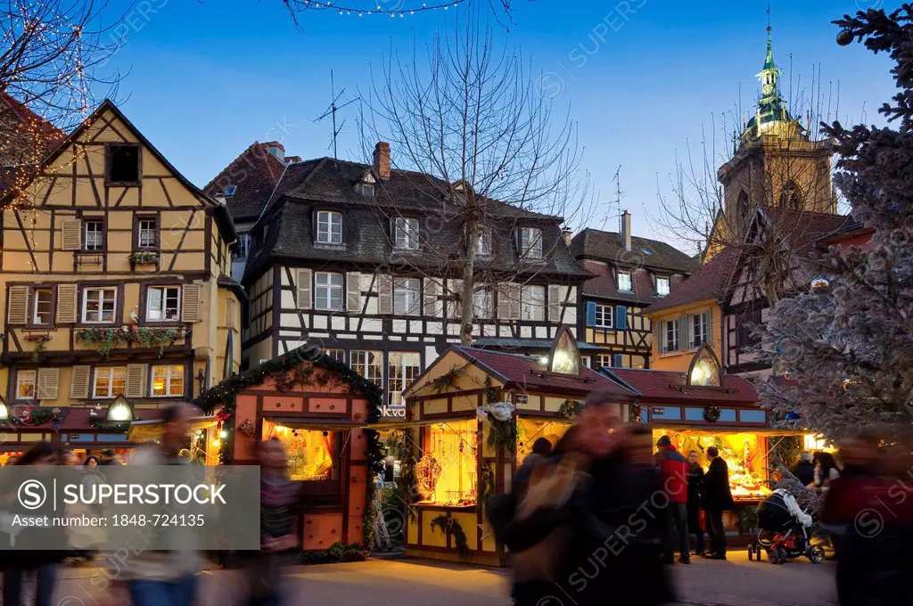 Christmas market in Colmar, Alsace, France, Europe
