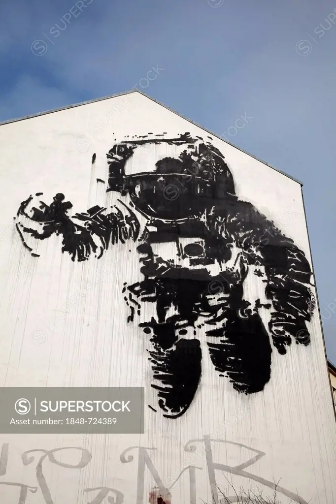 Astronaut graffito, street art in Kreuzberg, Astronaut by Victor Ash, Berlin, Germany, Europe