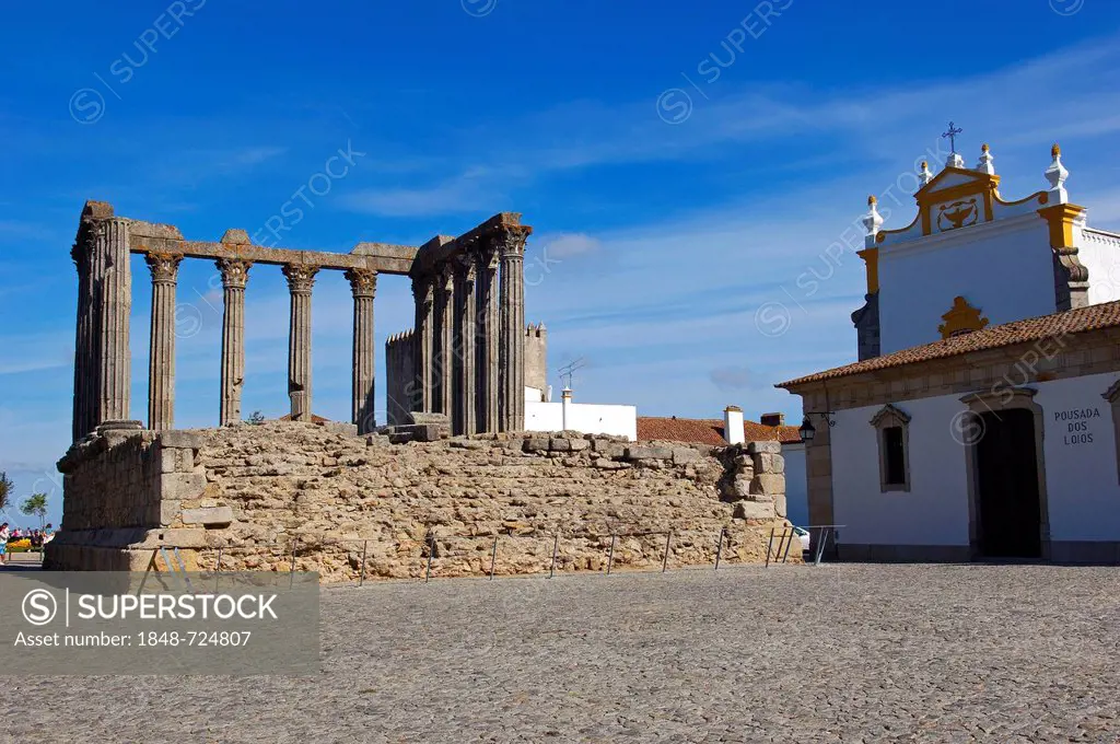 Ruins of Roman temple of Diana, Evora, UNESCO World Heritage Site, Alentejo, Portugal, Europe