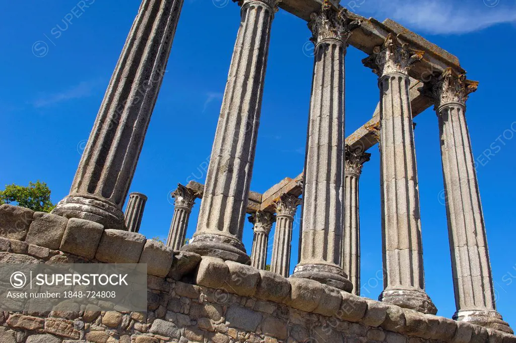 Ruins of Roman temple of Diana, Evora, UNESCO World Heritage Site, Alentejo, Portugal, Europe