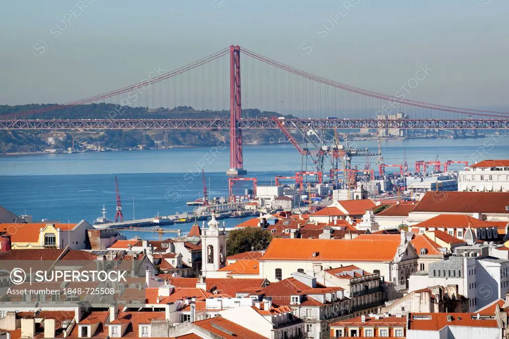 View from the Miradouro da Sao Jorge lookout on the former Moorish castle Castelo de Sao Jorge towards the historic town centre of Lisbon and the Rio ...