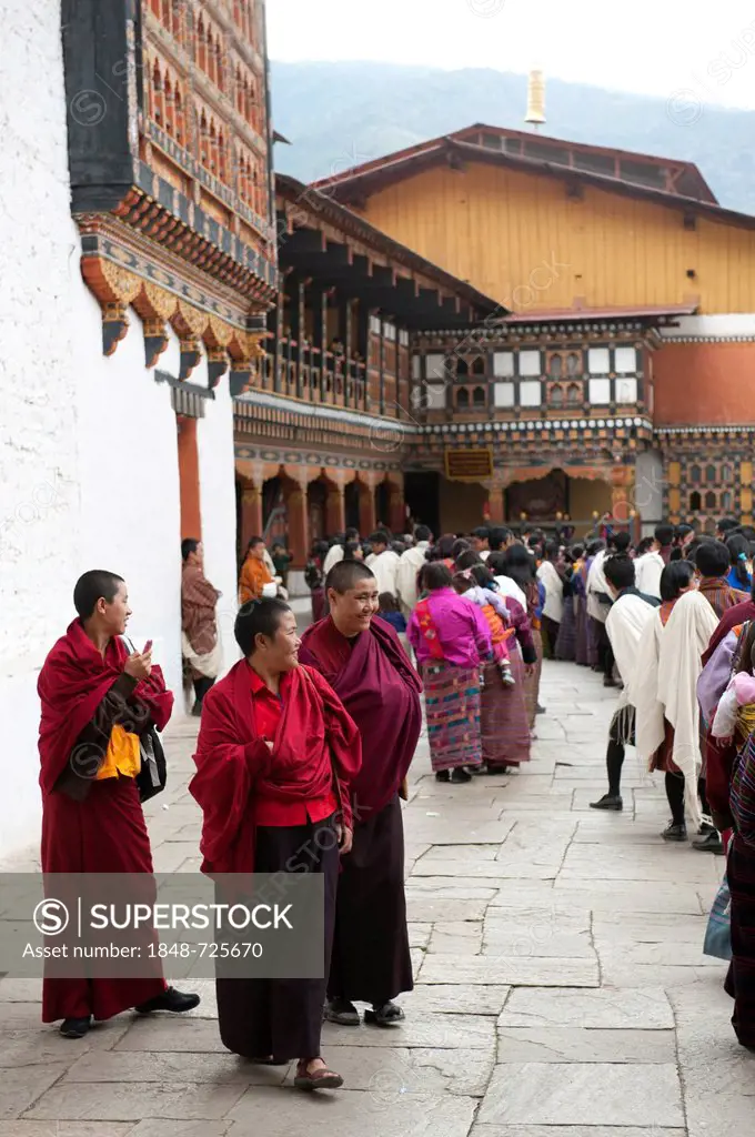 Tibetan Buddhist festival, monks and people wearing the traditional Gho robe, Rinpung Dzong Monastery and Fortress, Paro, Himalayas, Bhutan, South Asi...