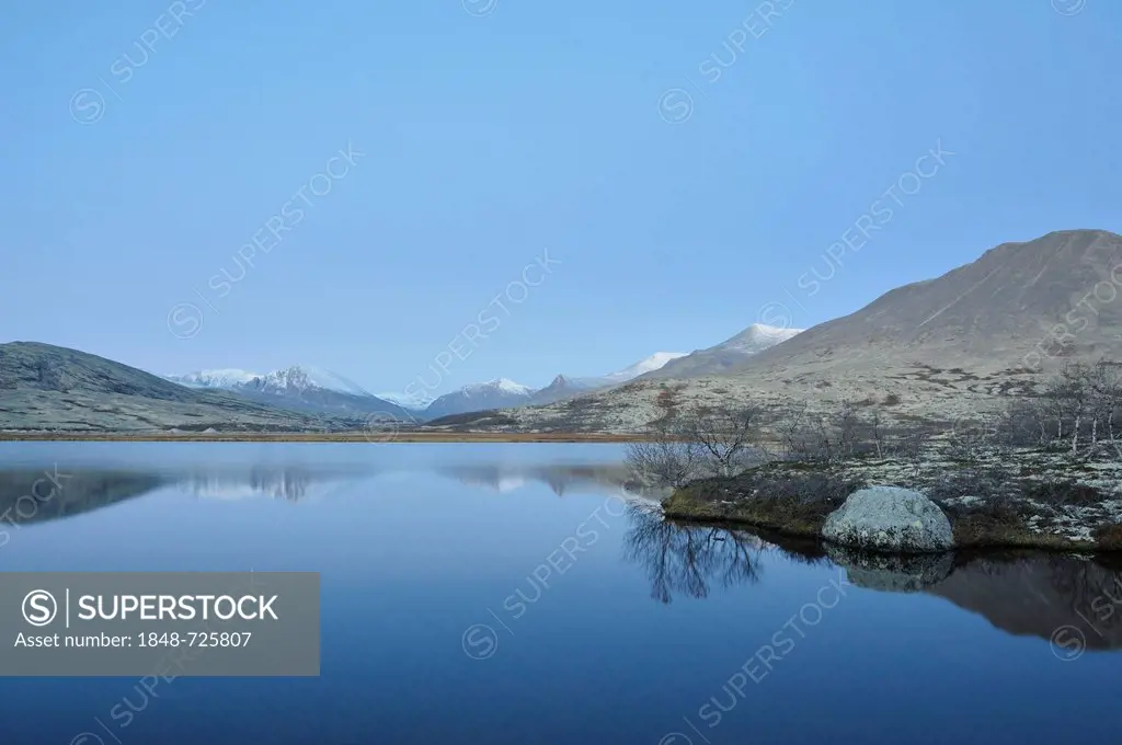 Lake Doralstjornin near Doralseter hut, Rondane National Park, Norway, Europe