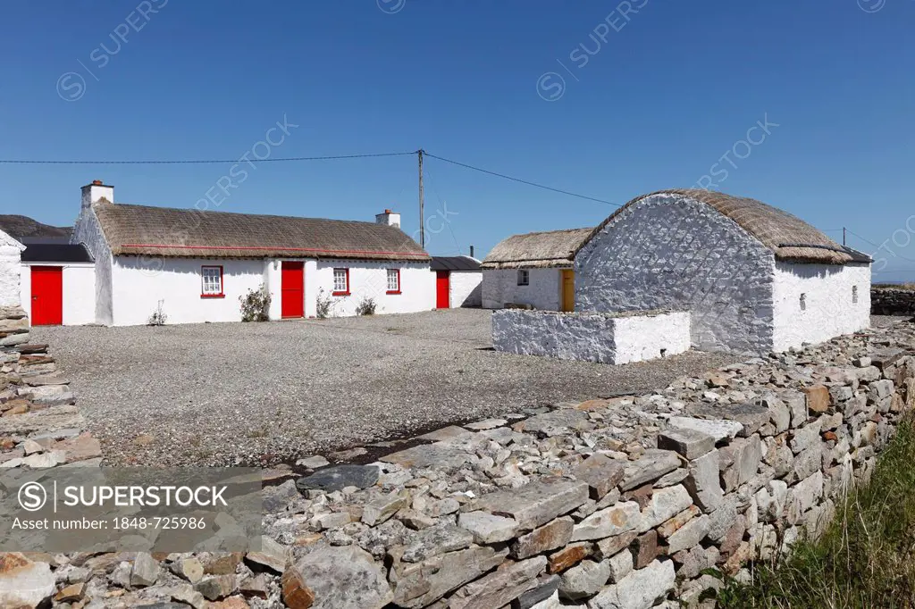 Traditional farm in Dunaff, Inishowen Peninsula, County Donegal, Ireland, British Isles, Europe
