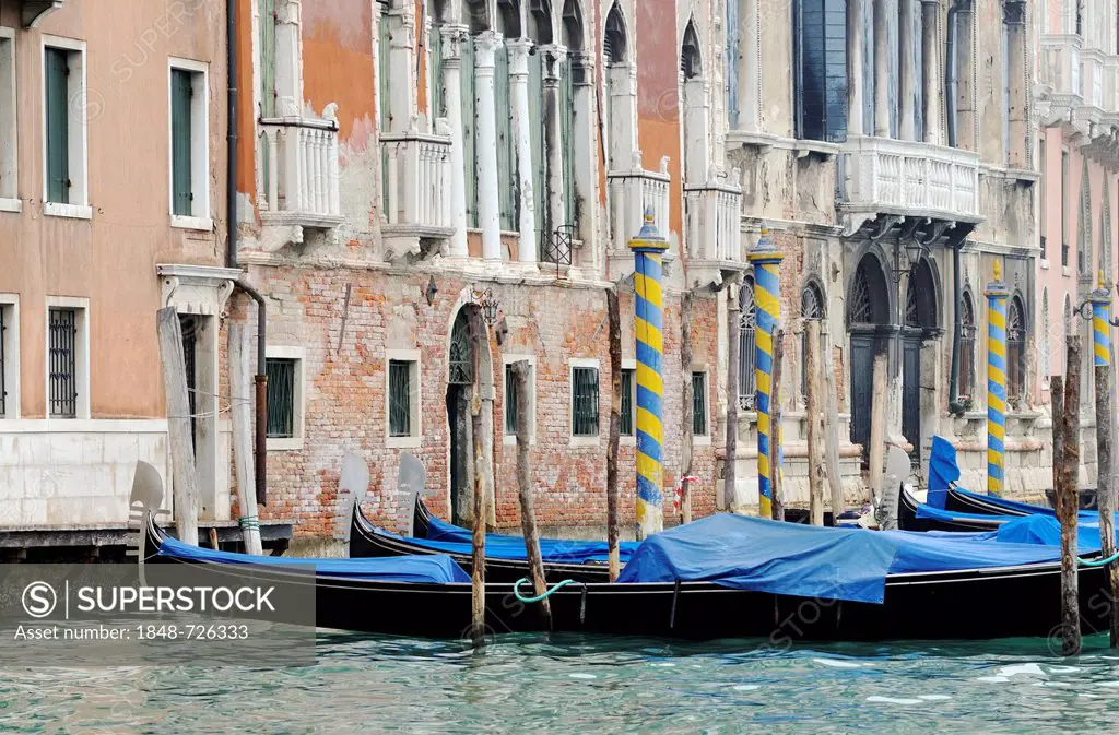 Gondolas, Canal Grande, Grand Canal, Venice, Venezia, Veneto, Italy, Europe