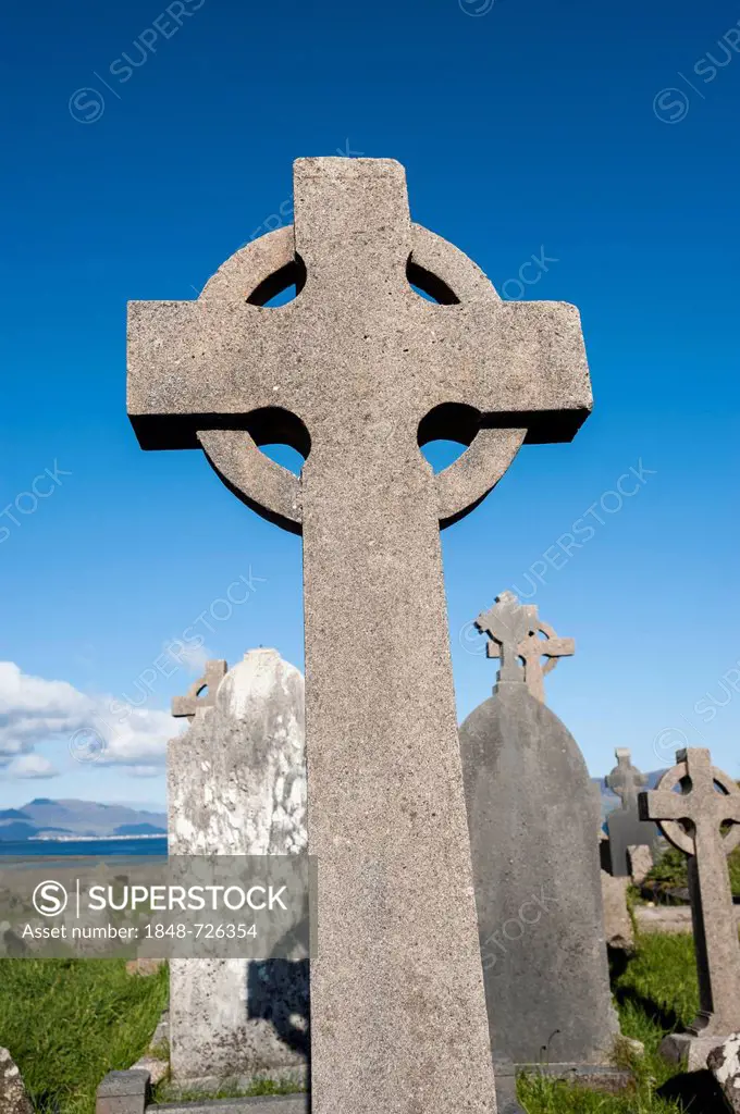 Celtic cross, Ballinskelligs Priory, Ring of Kerry, Ballinskelligs, County Kerry, Republic of Ireland, Europe