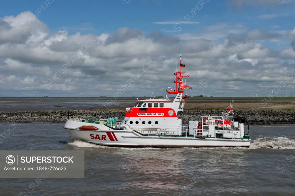 SAR rescue cruiser, Bernhard Gruben, leaving the harbour, Lower Saxony Wadden Sea, Norden, East Frisia, Germany, Europe