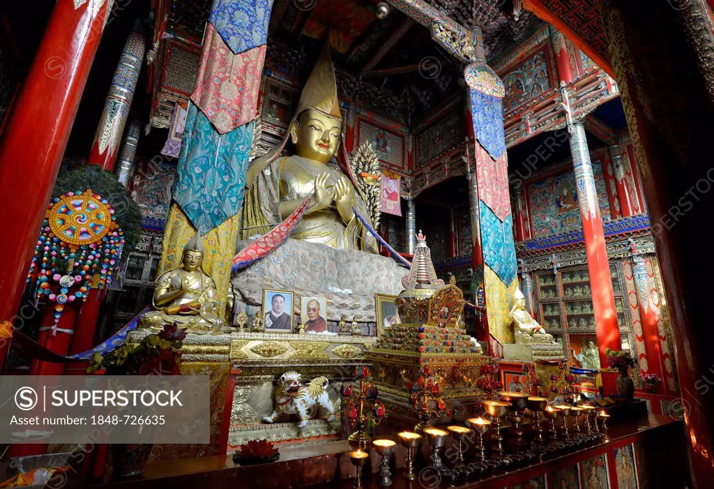 Tibetan Buddhism, gilded Buddha statue, Wutun Si Monastery, Tongren, Repkong, Qinghai, formerly Amdo, Tibet, China, Asia