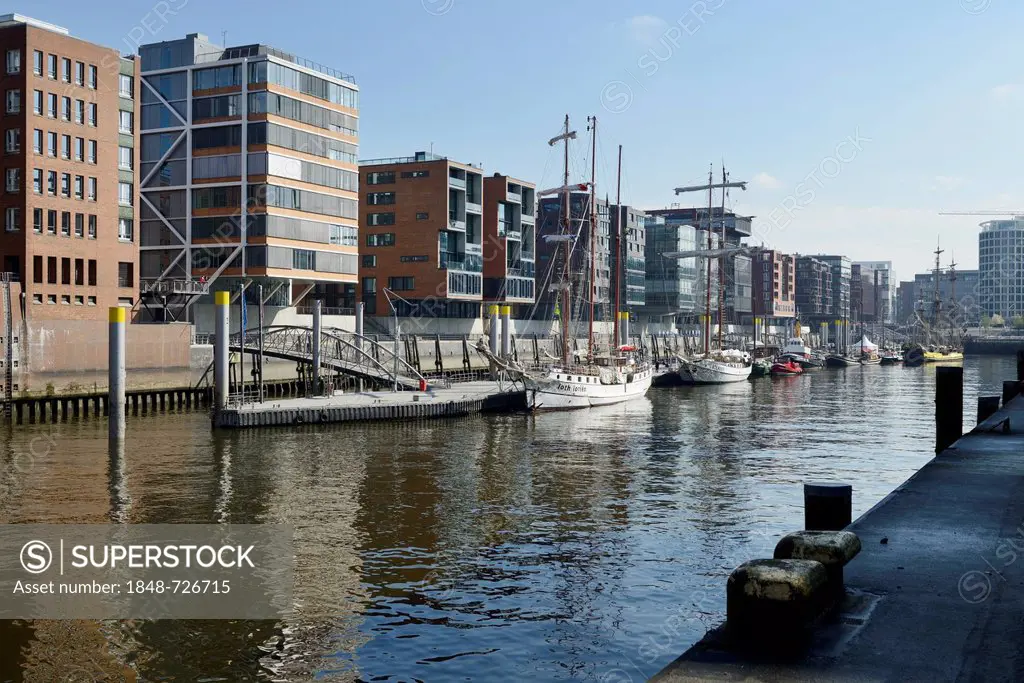 Historic sailing vessels in the historic harbor, modern residential and office buildings, Sandtorhafen, Sandtorkai and Kaiserkai, HafenCity, Hamburg, ...