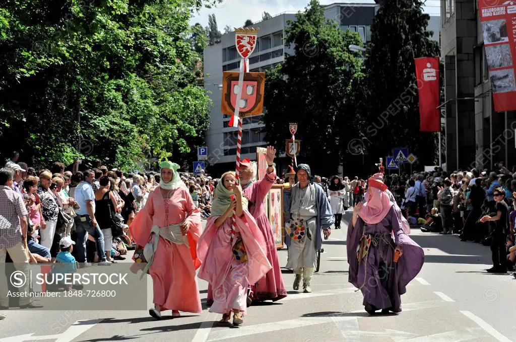 Stauferzug parade, participants, Staufer Saga, 08.07.2012, 850th anniversary of Gmuend, Schwaebisch Gmuend, Baden-Wuerttemberg, Germany, Europe
