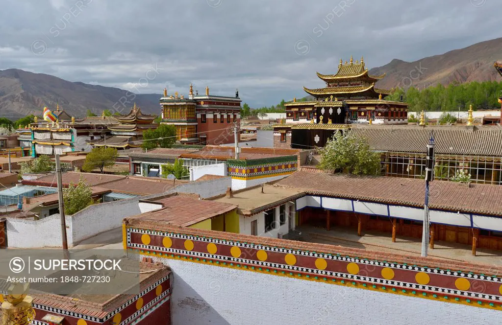 Wutun Si Monastery, Tongren, Repkong, Qinghai, formerly Amdo, Tibet, China, Asia