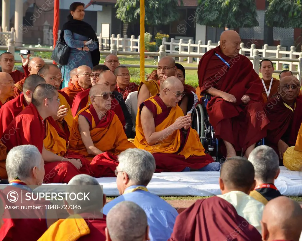 The Dalai Lama and other high dignitaries such as the Karmapa, Sogyal Rinpoche with Buddhist leaders from all over the world in a communal prayer, Glo...