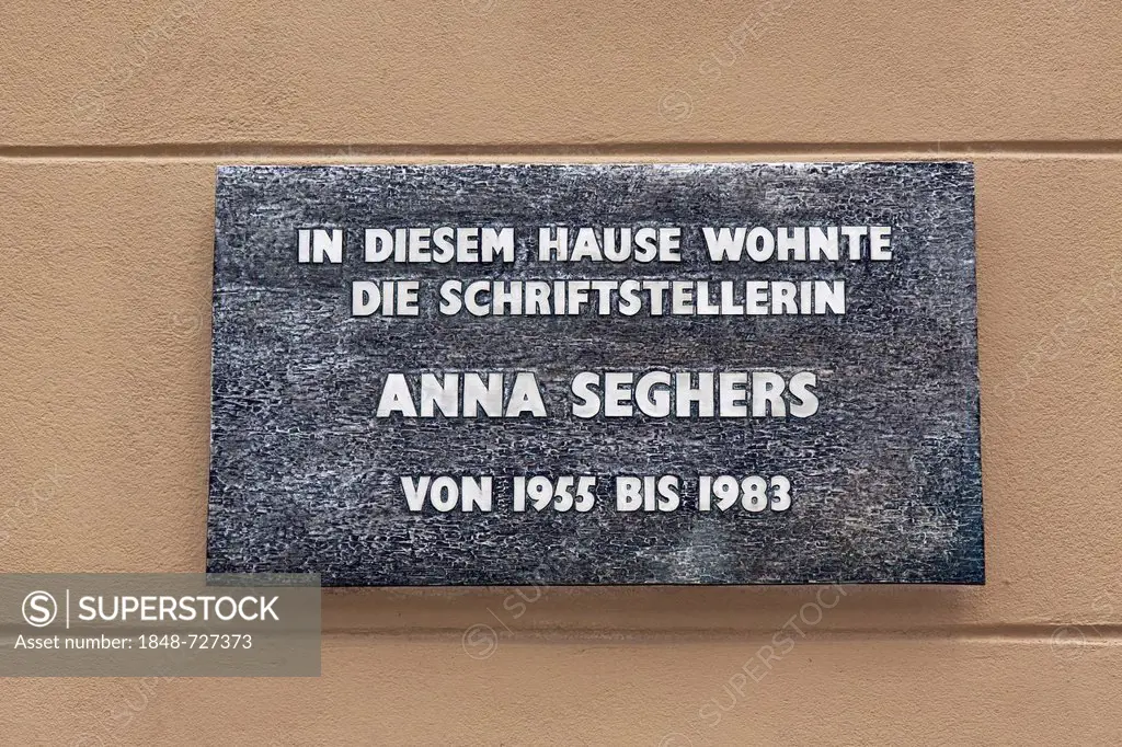 Plaque, the writer Anna Seghers lived in this house from 1955 to 1983, Adlershof, Berlin, Germany, Europe