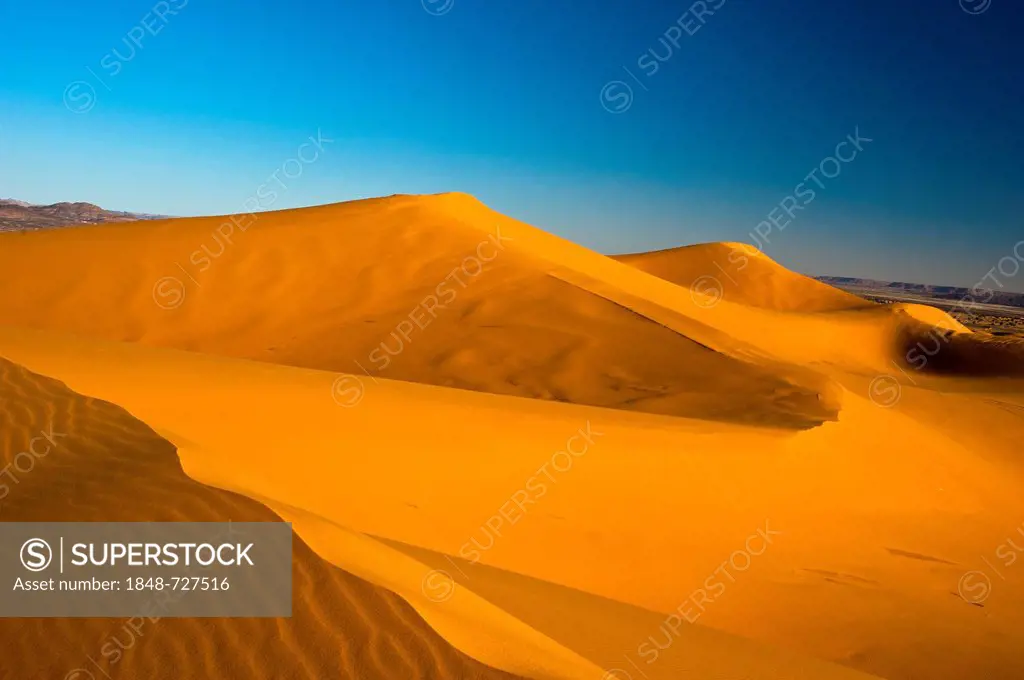 Sand dunes of Erg Chebbi, Sahara, Southern Morocco, Morocco, Africa
