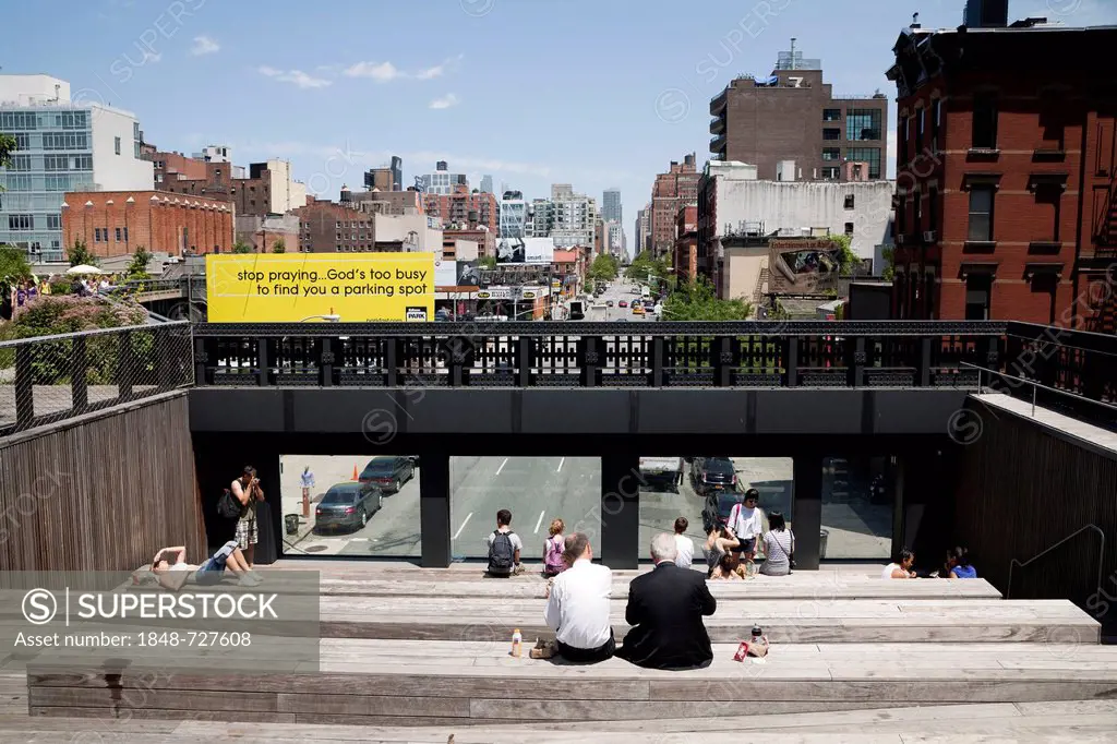 Lunch break at the High Line Park, views of 10th Avenue, Manhattan, New York City, USA