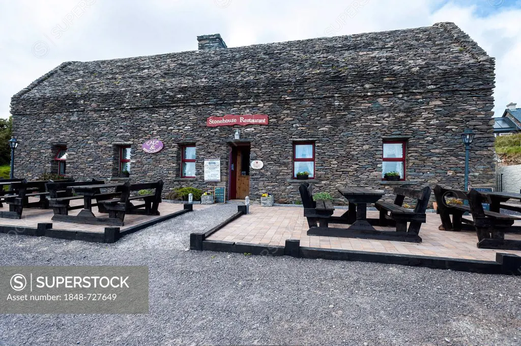 Stone house, Stonehouse Restaurant, Dingle Peninsula, County Kerry, Republic of Ireland, Europe