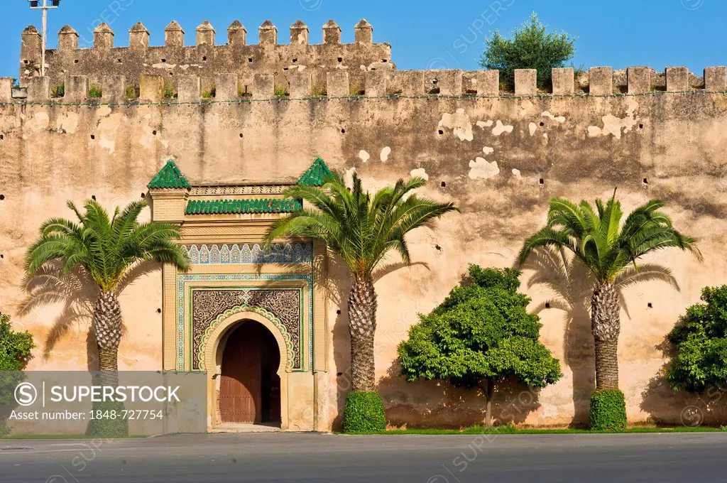 Typical gate with ornaments, mud brick wall with palm trees, royal palace, Dar El-Makhzen, Meknes, Morocco, Africa