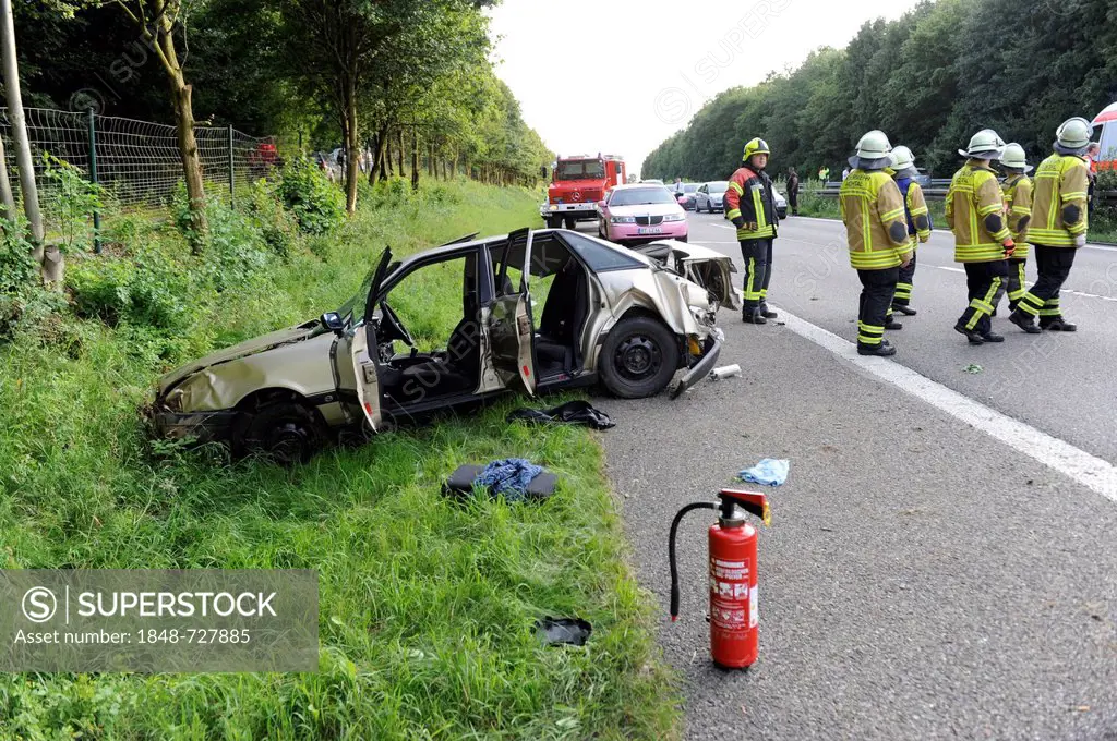 Accident site after a traffic accident with two cars and several injured people, B27, driving direction of Stuttgart, between Walddorfhaeslach and Aic...