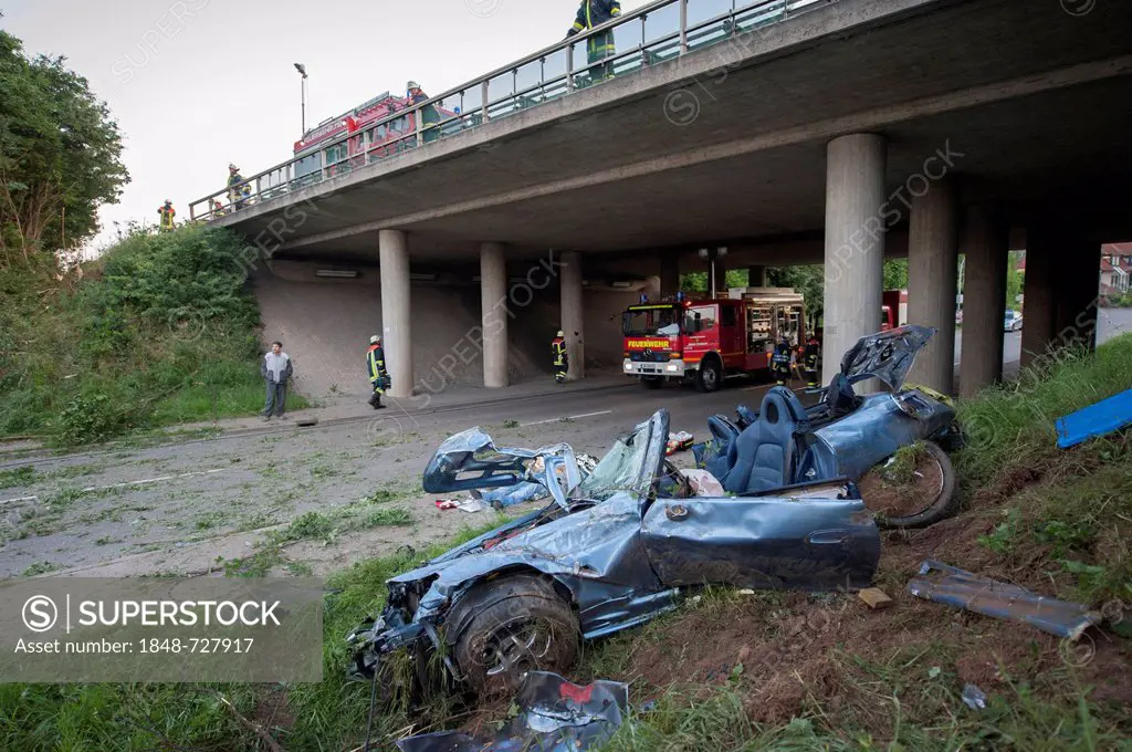 Fatal traffic accident on the B29, Honda driver broke through a guard rail, Grossheppach, Baden-Wuerttemberg, Germany, Europeope