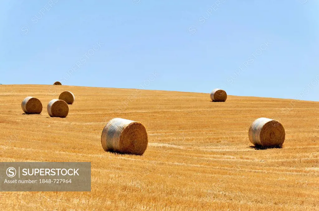 Straw bales in harvested grain fields, south of Pienza, Tuscany, Italy, Europe, PublicGround