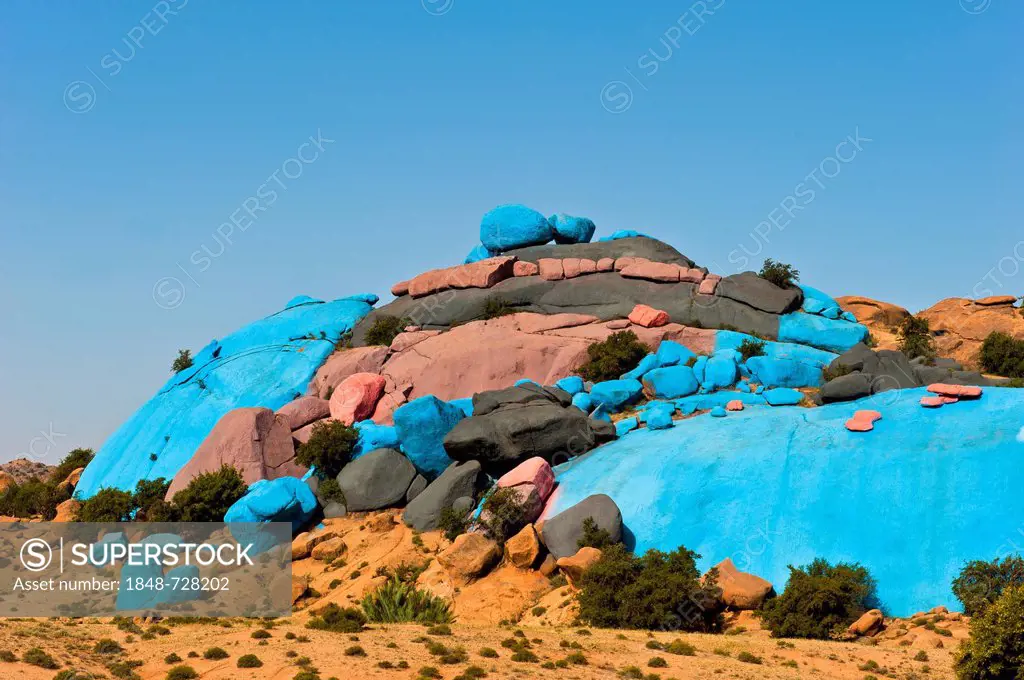 Painted rocks, rock paintings by the Belgian artist Jean Verame near Tafraoute, Anti-Atlas mountain range, southern Morocco, Morocco, Africa