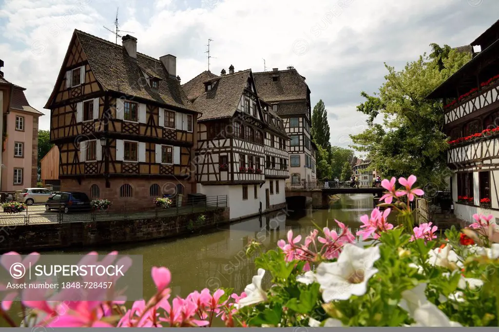 Half-timbered houses on the Ill river, tanners' quarter, Petite France, Strasbourg, Alsace, France, Europe