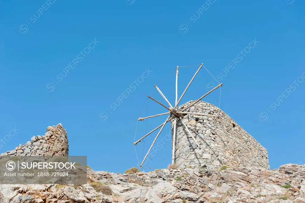 Historical wind energy, old Venetian windmills at the Ambélos Pass, Lasithi Plateau, Crete, Greece, Europe