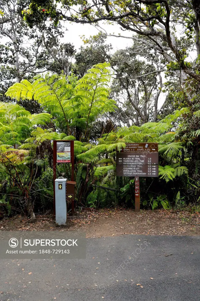Signpost, information panel for hikers, Big Island, Hawaii, USA
