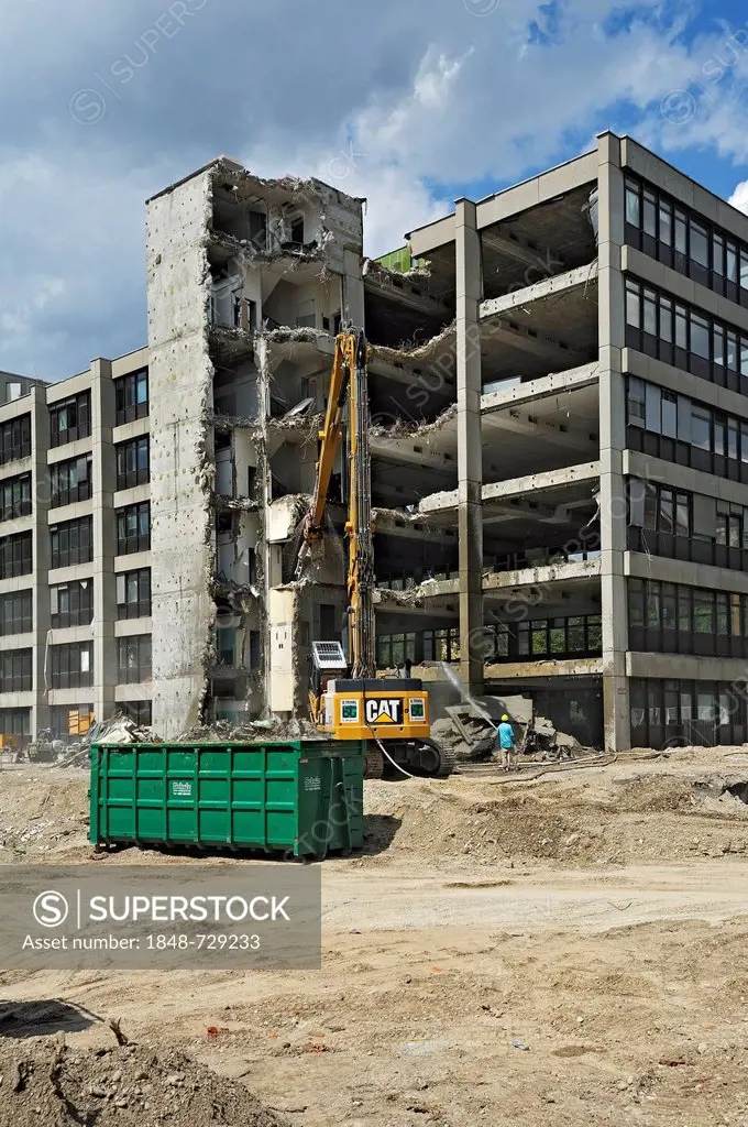 Demolition of housing blocks in Isartalstrasse, Munich, Bavaria, Germany, Europe, PublicGround