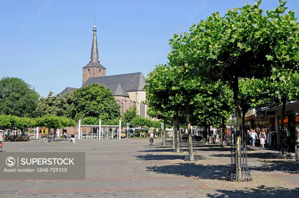 Market square with St Mary Magdalene Church, Geldern, Lower Rhine region, North Rhine-Westphalia, Germany, Europe