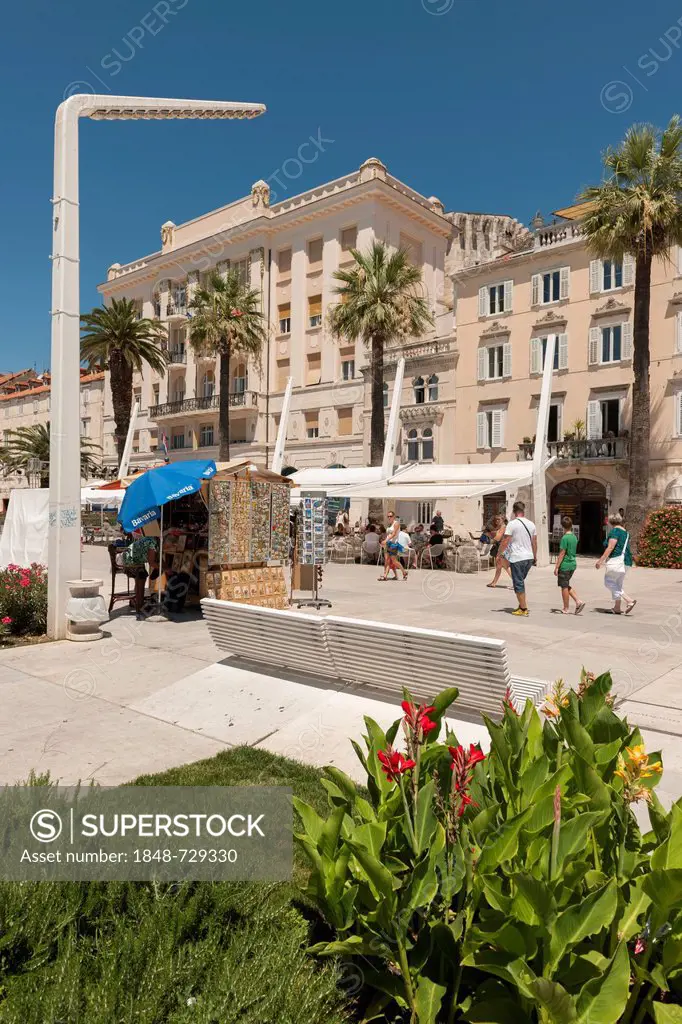 Café on the waterfront, Split, Dalmatia, Croatia, Europe
