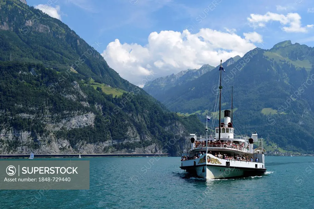 DS Stadt Luzern, the largest paddle steamer on Lake Lucerne, Brunnen, Switzerland, Europe