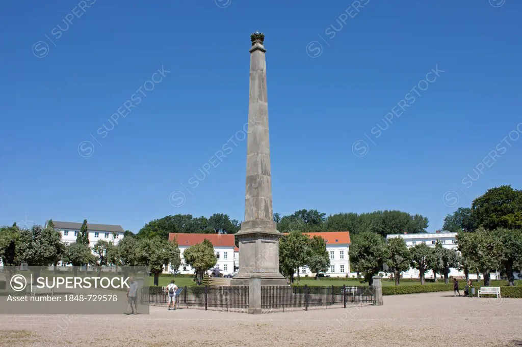 Obelisk, Circus, Putbus, Ruegen Island, Mecklenburg-Western Pomerania, Germany, Europe