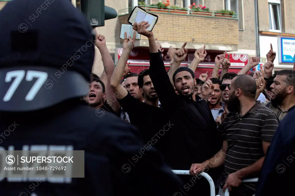 Protest against an anti-Islamic rally by the minor political party Pro Deutschland in front of a mosque in Berlin-Neukoelln, agitated demonstrators ho...