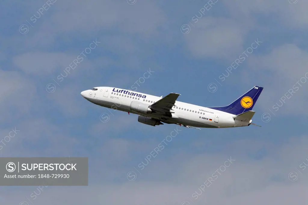 Lufthansa, Boeing 737-300, after taking off from Duesseldorf Airport, North Rhine-Westphalia, Germany, Europe