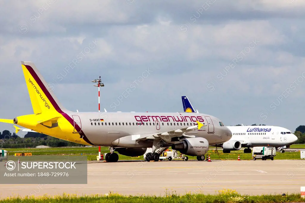 Planes of Lufthansa and Germanwings, manoeuvring area of Duesseldorf International Airport, Duesseldorf, North Rhine-Westphalia, Germany, Europe