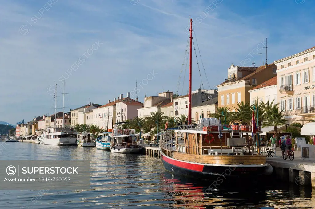 Boats at the harbour promenade of Mali Losinj, Losinj Island, Adriatic Sea, Kvarner Gulf, Croatia, Europe